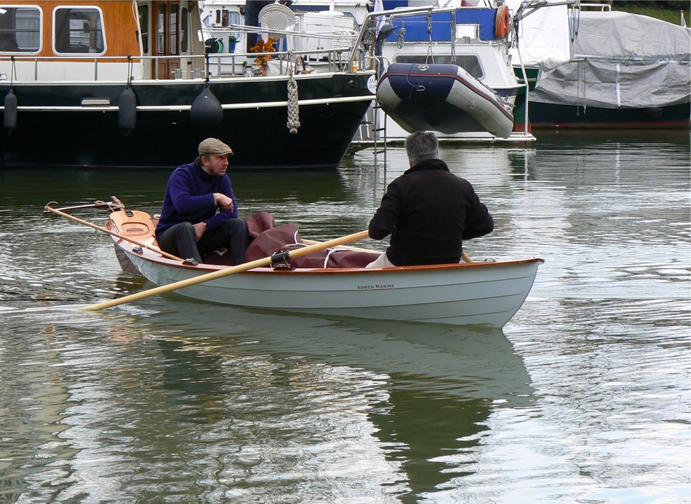 L'ami Ludo avait pu se lib&eacute;rer pour venir m'aider &agrave; g&eacute;rer cette journ&eacute;e un peu particuli&egrave;re, et nous avons embarqu&eacute; le gr&eacute;ement pour un petit tour &agrave; la voile sur l'Oise. 