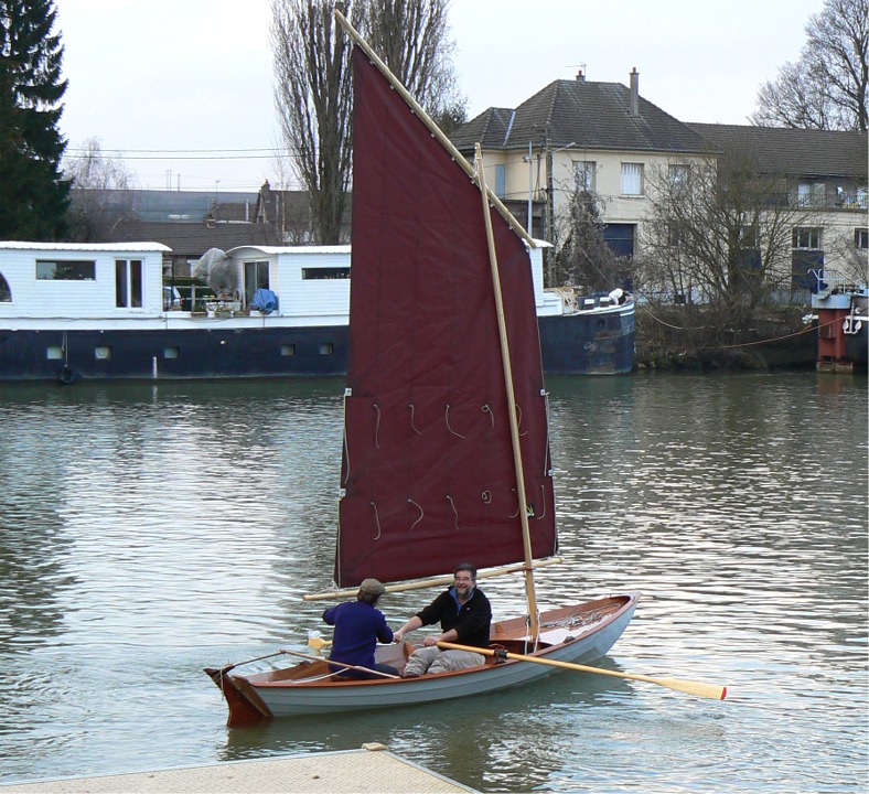Malheureusement, le vent n'est pas au rendez-vous et je finis par sortir les avirons pour retourner &agrave; la cale. 