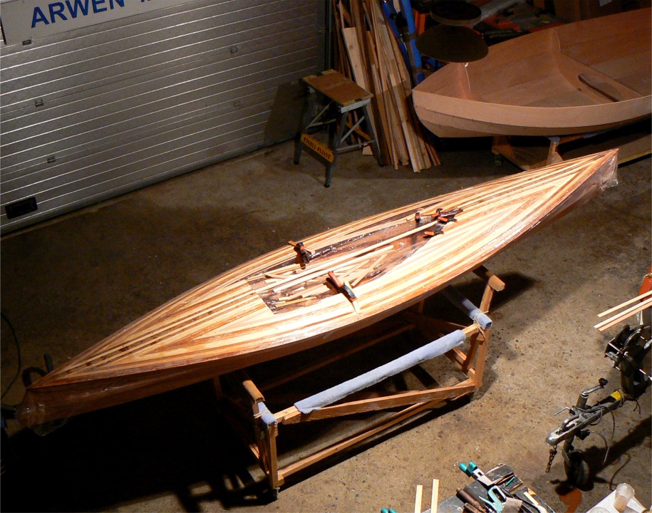 Avec toutes ces activit&eacute;s, le Mill Creek n'a gu&egrave;re avanc&eacute; cette semaine : il me reste encore &agrave; tailler quelques lattes pour finir le pontage sur b&acirc;bord. 