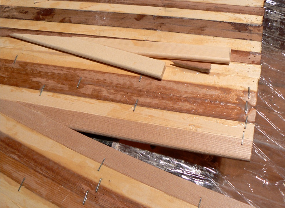 Je finis la construction du pont latt&eacute; du Mill Creek 13 : plus que ces trois petits morceaux &agrave; coller et le lattage est fini ! 