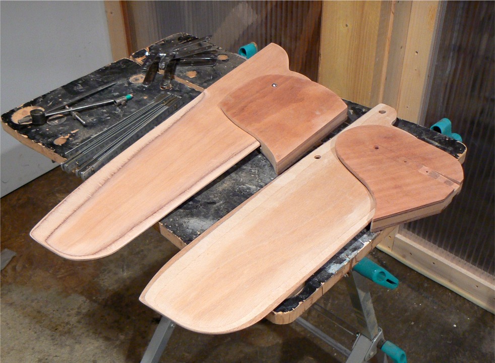 En effet, voici les deux m&ecirc;mes gouvernaux (ah bon, vous pr&eacute;f&eacute;rez gouvernails, ok), et la dif&eacute;rence de surface du safran semble maintenant plus &agrave; l'avantage de l'ancien : l'angle de prise de vue modifie tr&egrave;s largement le message... On ne peut plus avoir confiance en rien de nos jours ! 