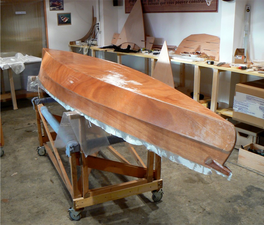 La découpe du tissu à l'arrière du Mill Creek a été un peu chaude, car le tissu couvre aussi le "rostre" d'un seul tenant. 