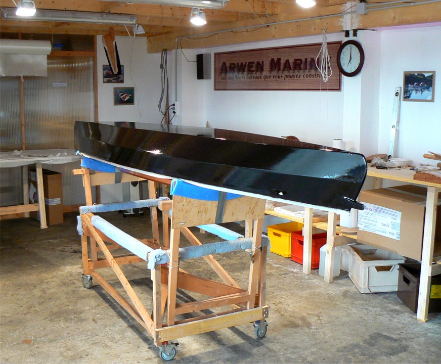 Quelques couches plus tard, la coque du Mill Creek commence à avoir meilleure allure ! 