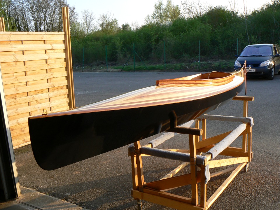 Je suis moyennement content du rendu de la laque noire : ma "brosse magique" semble avoir perdu une partie de sa magie... 