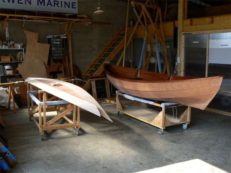 Je déclenche le chrono à 16h35 ce mercredi 5 mai, et Numéro 33 doit être mis à l'eau à la cale DDE du port de Vannes au plus tard mercredi 1er juin à 18h.