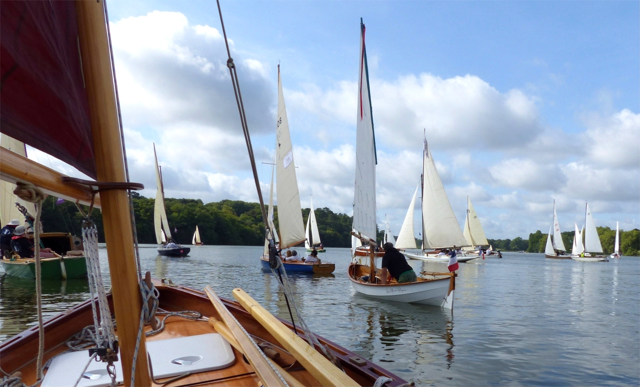 C'est s&ucirc;r que nous irions plus vite &agrave; l'aviron, mais o&ugrave; serait le plaisir ? 