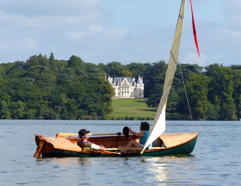 Toute petite brise pour cette jolie image sur fond de château. 