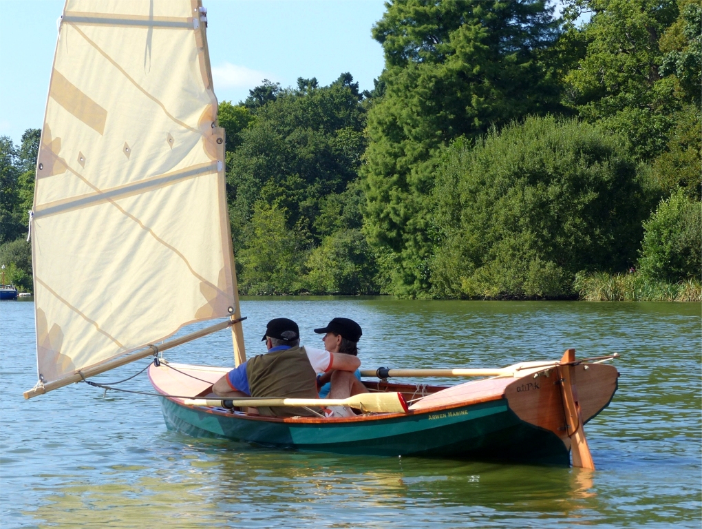 Même recherche sur Atipik : Pierre s'est réveillé et charge l'avant pour dégager la poupe de l'eau. 