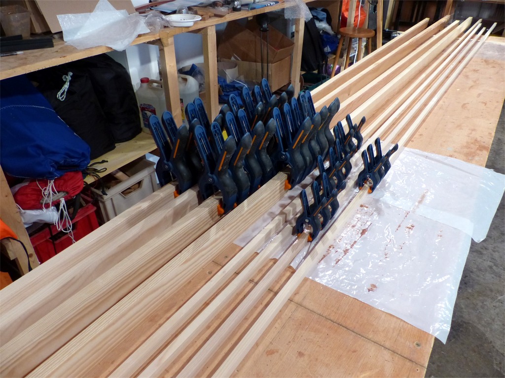 Gros plan sur le collage des scarfs des &eacute;l&eacute;ments de nos m&acirc;ts. 