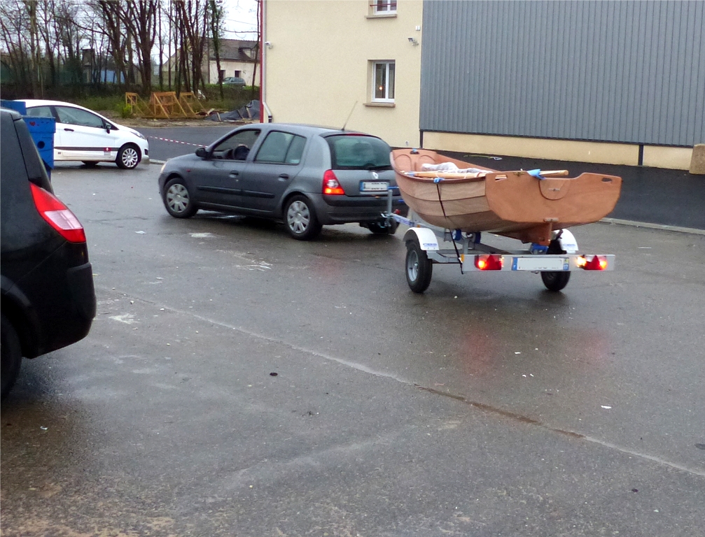 Comme on le voit, la l&eacute;g&egrave;ret&eacute; de l'ensemble permet de tracter avec une voiture de puissance mod&eacute;r&eacute;e, pas besoin d'acheter aussi une puissante berline d'outre-Rhin ! 