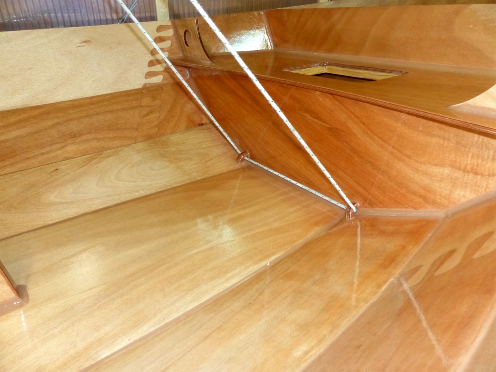 J'ai pass&eacute; la patte d'oie qui tient le Skerry Raid au dynamom&egrave;tre dans les deux pontets arri&egrave;re... 