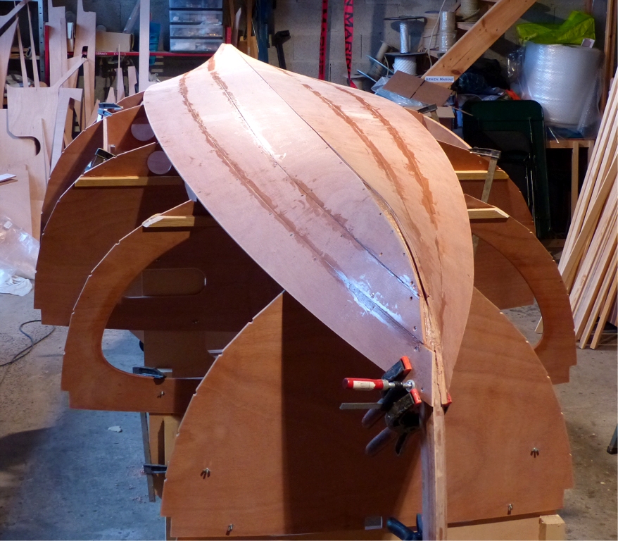 J'enchaine en posant le ribord b&acirc;bord... 