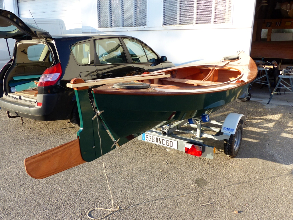 Cette photo du 23 avril montre les derniers pr&eacute;paratifs du Skerry Raid en vue de son lancement &agrave; l'occasion du Rassemblement Arwen Marine au Lac d'Orient, qui commence le lendemain. 