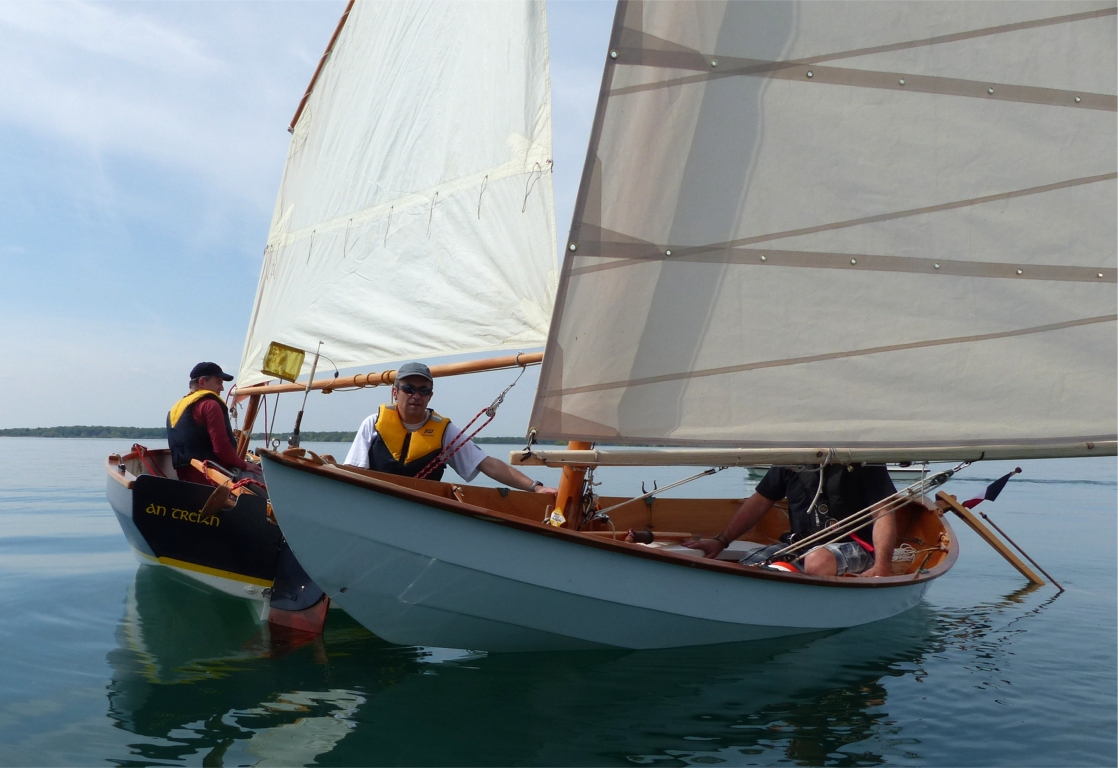Le Skerry "La Marie Pupuce" et le Biraou "An Treizh" dans le petit temps du vendredi apr&egrave;s-midi (c'est comme &agrave; chaque fois : vous seriez arriv&eacute;s quelques heures plus t&ocirc;t, il y avait une belle brise...) 