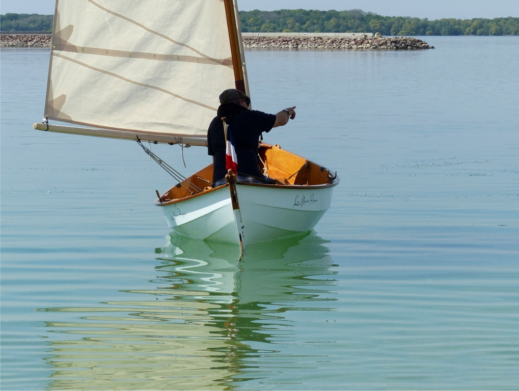 G&eacute;rard nous montre le chemin sur La Marie Pupuce (mais quelle belle voile !) 