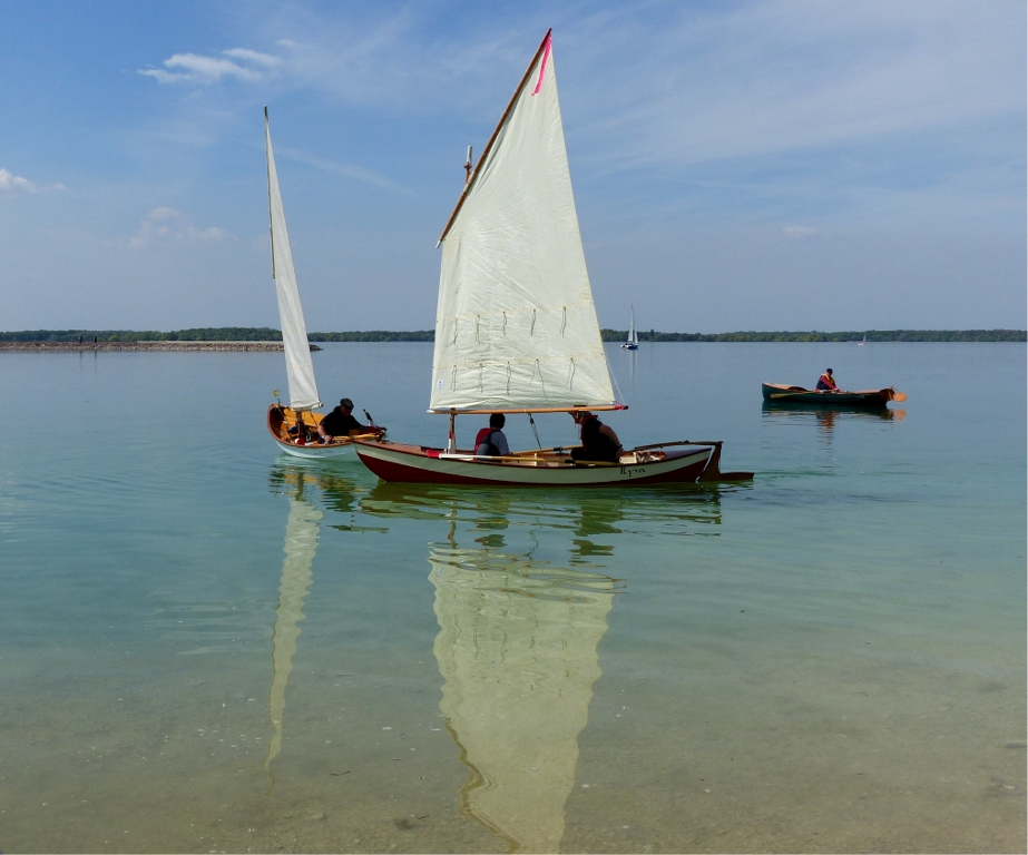Manu a embarqu&eacute; avec Francis sur Ilyva, et on voit &agrave; droite Ronan qui part pour un essai &agrave; l'aviron sur Atipik. 