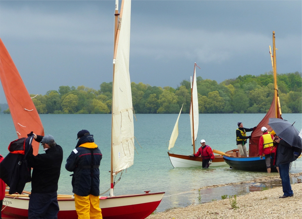 On aper&ccedil;oit &agrave; gauche le foc d'An Treizh, Ilyva, Love Dory et l'Ilur "Tournepierre". 