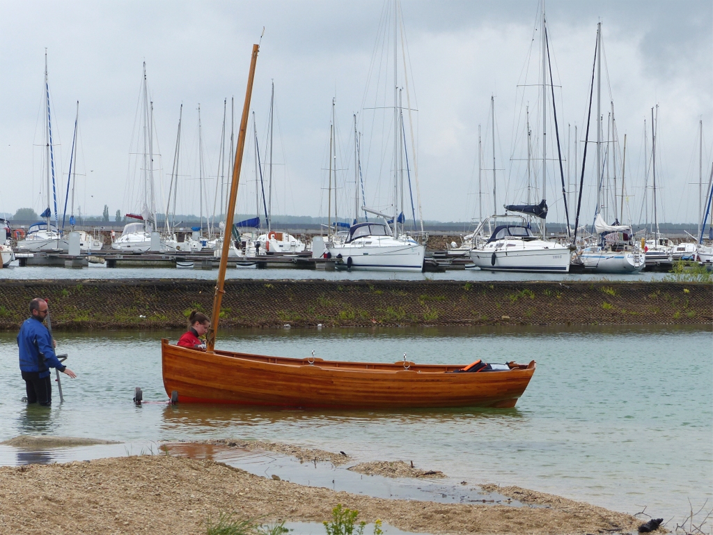 Arriv&eacute;e de l'Aber "L'AberOuette". Lionel n'h&eacute;site pas &agrave; immerger totalement sa remorque dans l'eau douce du Lac d'Orient. 