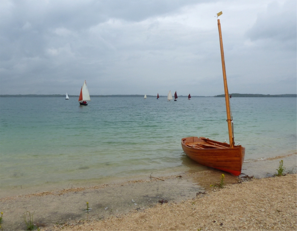 L'AberOuette attend Lionel et Julie pour aller rejoindre la flottille. Lionel vient tout juste de terminer une grosse r&eacute;paration dans les fonds de son bateau, qu'il nous montrera au cours d'une tr&egrave;s int&eacute;ressante pr&eacute;sentation le samedi soir. 