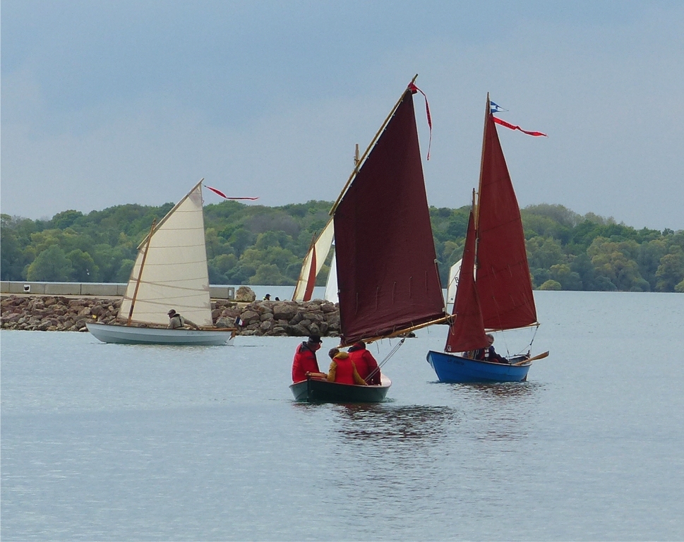 La Marie Pupuce, Le Skerry Raid et ENFIN!. On apercoit aussi An Treizh et deux autres bateaux masqu&eacute;s au second plan. 