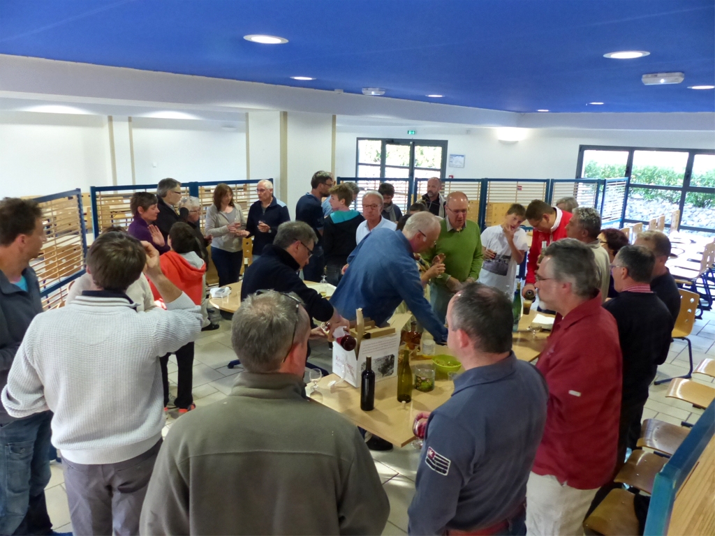 C'est qu'il ne faut pas &ecirc;tre en retard pour le traditionnel pot du samedi soir ! 