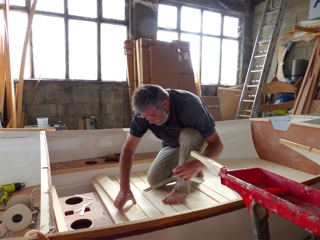 La r&eacute;alisation du plancher du cockpit, que je "budg&eacute;tais" &agrave; une journ&eacute;e nous aura finalement pris trois journ&eacute;es compl&egrave;tes. 