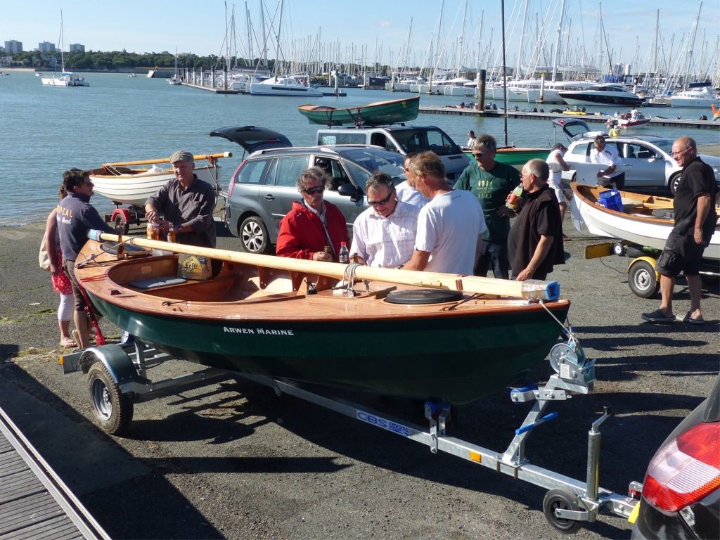 Arrivée à la cale du port des Minimes à La Rochelle : le Skerry Raid fait office de bar. 