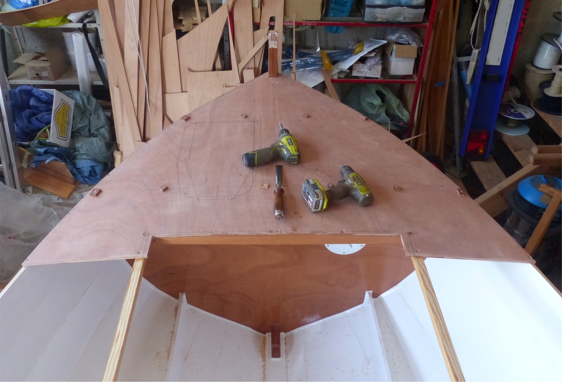 Et voil&agrave; le pont arri&egrave;re coll&eacute;-viss&eacute; en place. 