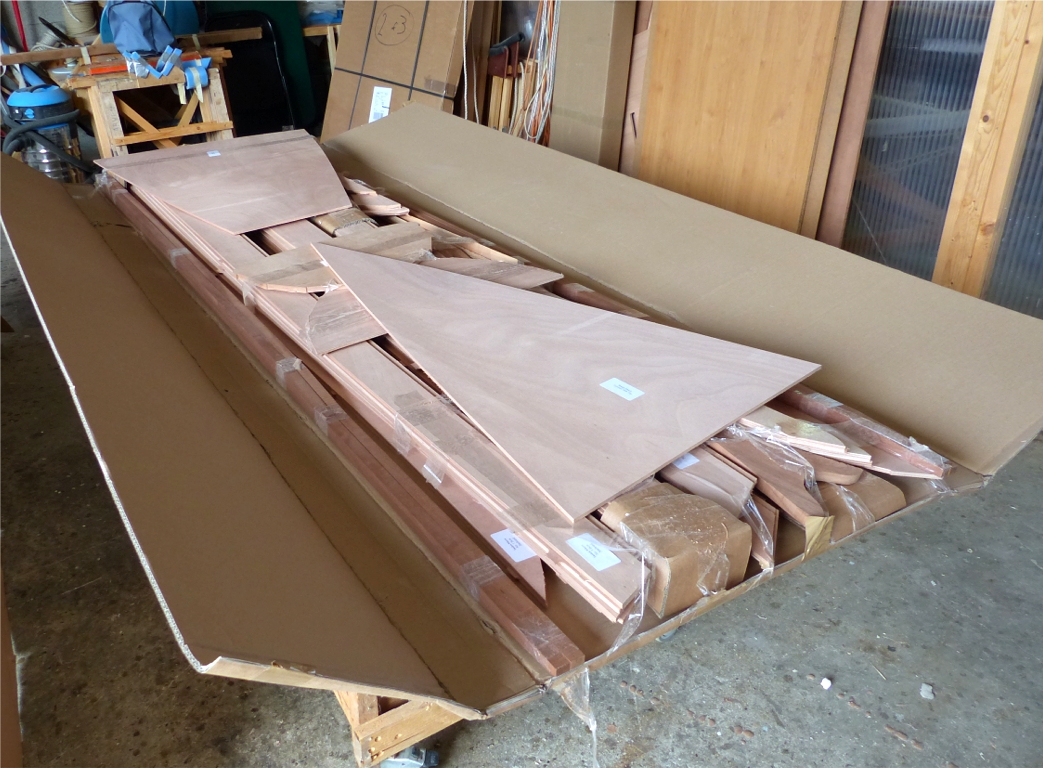 Puis je suis rentr&eacute; &agrave; l'atelier et j'ai ouvert le kit du Wherry d'Annapolis Tandem que je vais construire pour Patrick. 