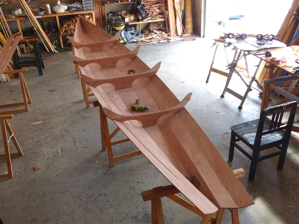 J'ajoute les virures 3. Notez l'&eacute;l&eacute;gante configuration de la poupe : les deux virures 1 sont jointes verticalement pour former l'aileron (un petit aileron sera rapport&eacute; en plus sous la sole).