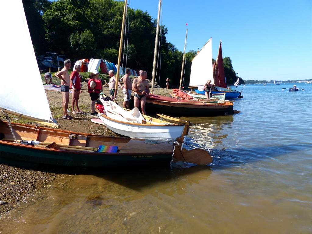 Arrêt pour une baignade sur la plage (grève?) de Langrolay. 