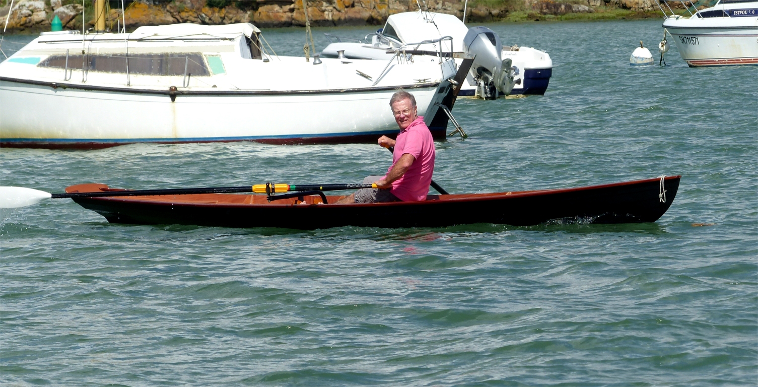 Patrick naviguera avec son Wherry dans les parages de Brest, où navigue déjà Jean, avec celui que nous avions réalisé en construction accompagnée, voilà 3 ans. C'est donc suite à son essai du Wherry Tandem de Jean que Patrick a décidé de me passer commande du même bateau. 