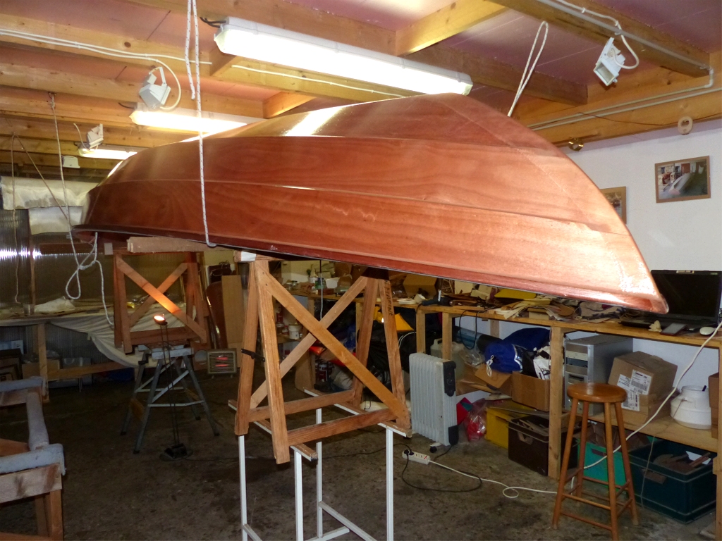 J'ai ensuite ajout&eacute; quatre sauvegardes : deux dans les oreilles de la cloison avant, et deux dans celles de la cloison arri&egrave;re, car je crains de faire tomber le montage en le bousculant 