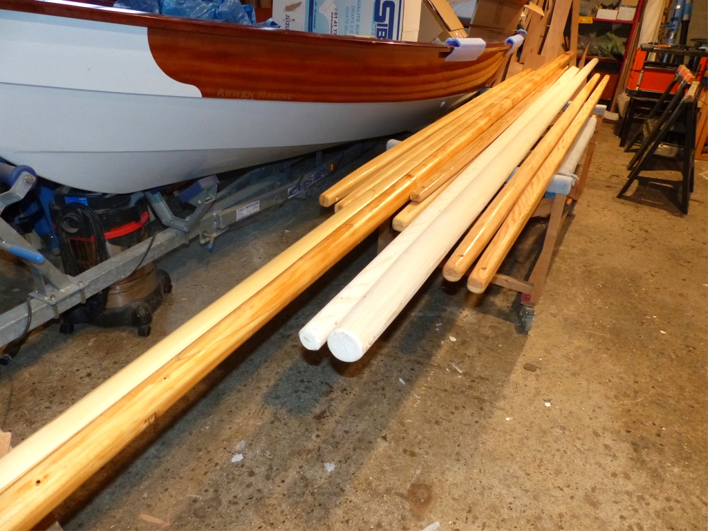 Petit aper&ccedil;u de ma collection d'espars : heureusement que l'espar fait vivre ! Notez le joli reflet dans le vernis du carreau de Gandalf. 