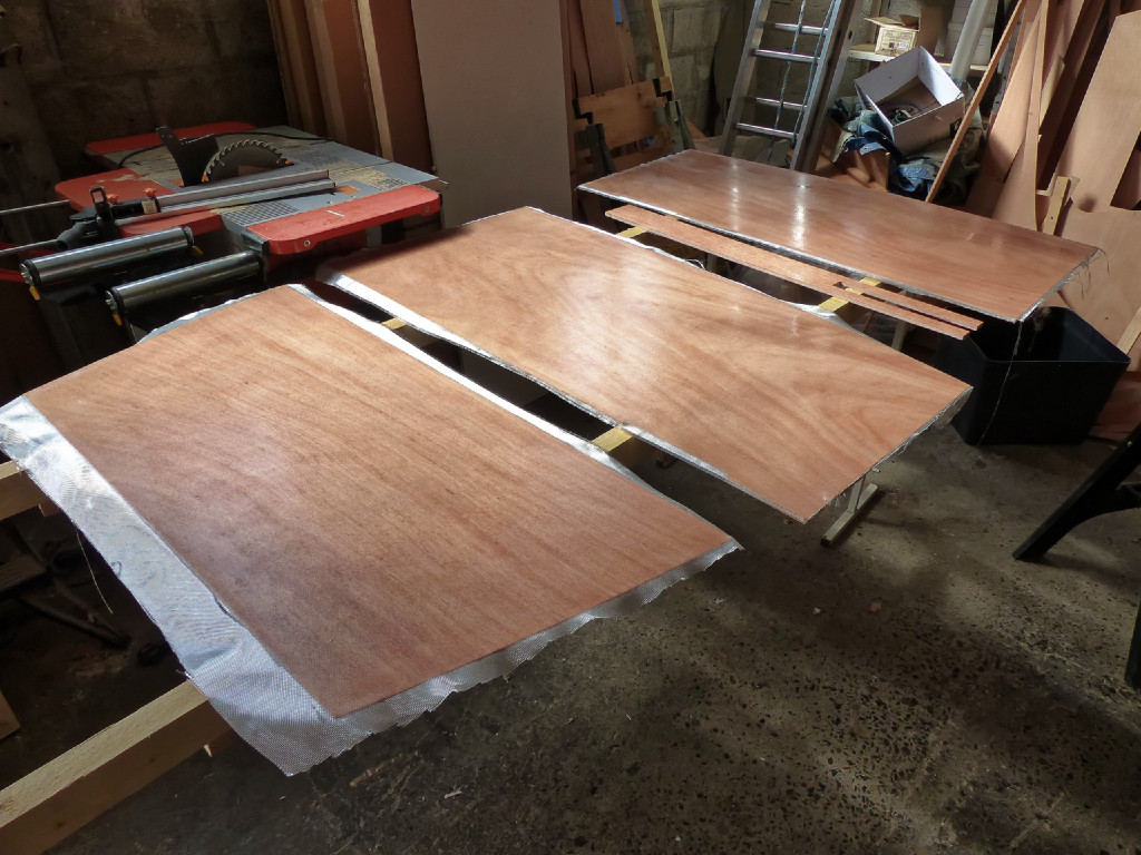 Stratification de la première face des planchers. 