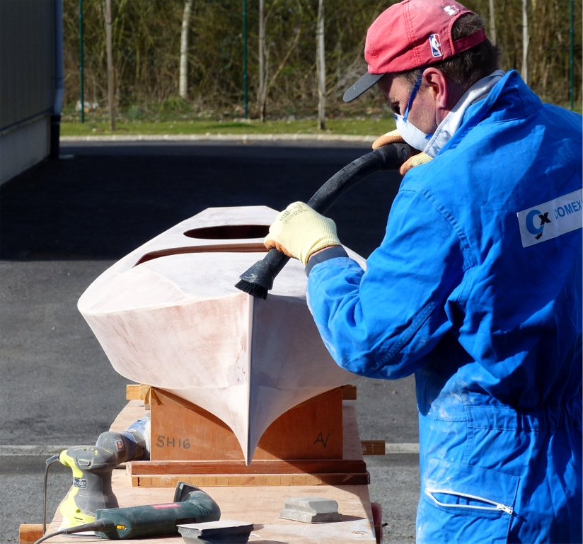 Pendant que Jérôme aspire la poussière qu'il vient de générer, je savoure cette vue de la proue incisive et gracieuse du Wood Duck... 