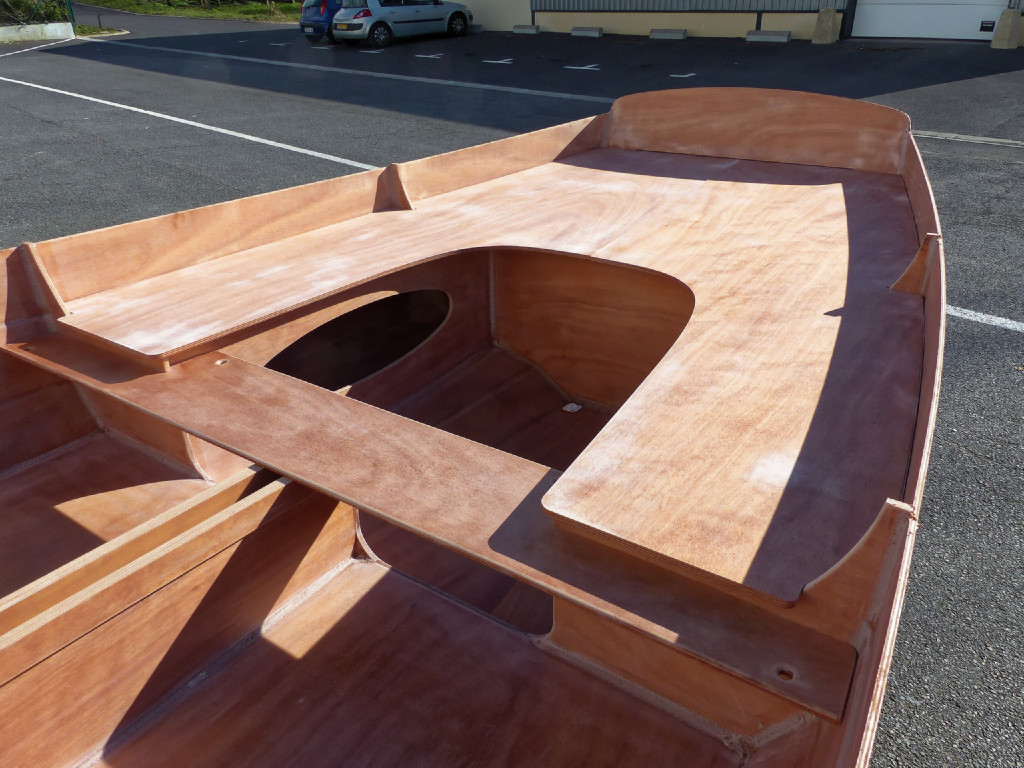 Ajustement et essayage des deux demi-pontages arrière. 