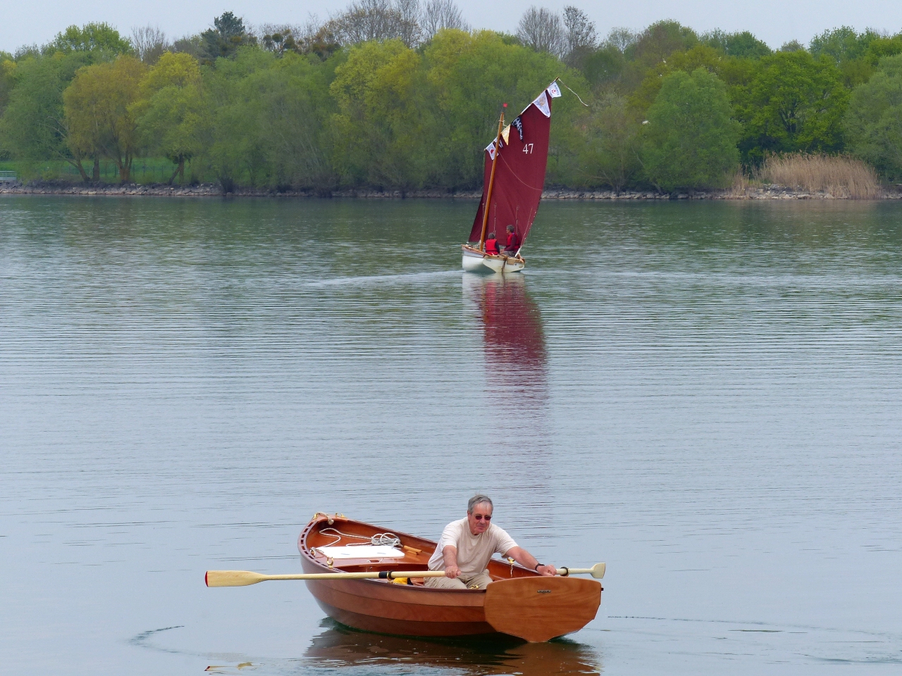 Le Pirmil "Thema" de Pierre est déjà parti, et Benoit pourrait sans doute le rattrapper car son ballast est vide et Benoit pratique régulièrement l'aviron !