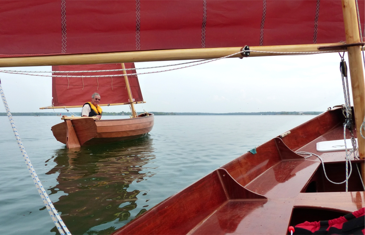 A part notre sortie &agrave; Jablines fin mars, c'est la premi&egrave;re fois que je navigue sur "Gandalf" depuis l'&eacute;t&eacute; 2013, et je suis ravi de son aisance, tant dans le petit temps (gr&acirc;ce &agrave; sa nouvelle voile de 11.80 m2) que dans la brise que nous aurons le samedi. J'ai un peu l'intention de le vendre prochainement, mais je ne suis pas s&ucirc;r d'arriver &agrave; m'y r&eacute;soudre... 