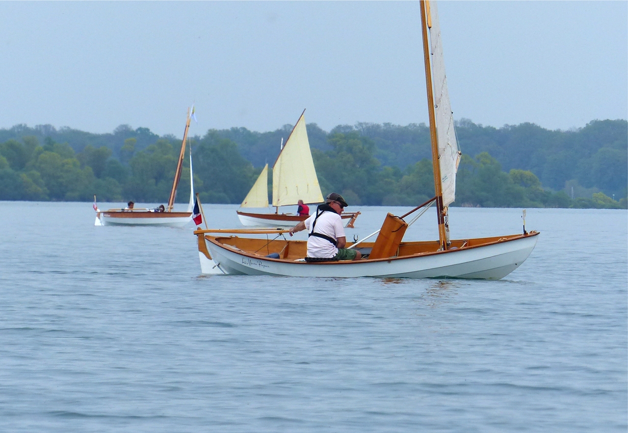 "Méaban" et "La Marie Pupuce" masquant "Love Dory". 