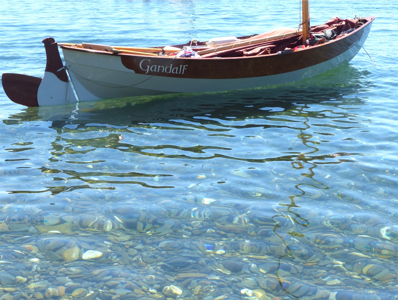 J'essaie de photographier l'ombre de Gandalf : il est rare que l'eau soit d'une telle transparence ! 