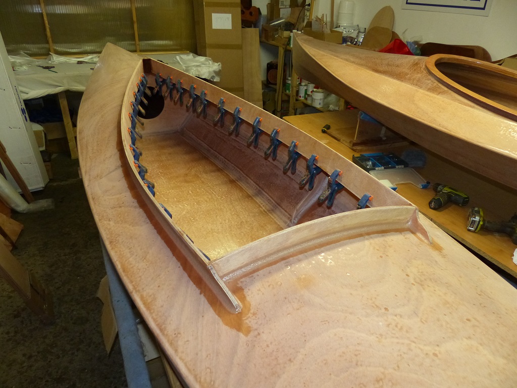 Sur le Mill Creek 13, j'ai J'ai fait des joints-cong&eacute;s dans tous les angles afin de renforcer le collage.