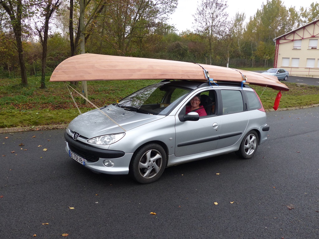 Au moment de reprendre la route pour Vesoul, le sourire sur le visage d'Hélène témoigne de son plaisir d'avoir construit ce magnifique Wherry Tandem ! 