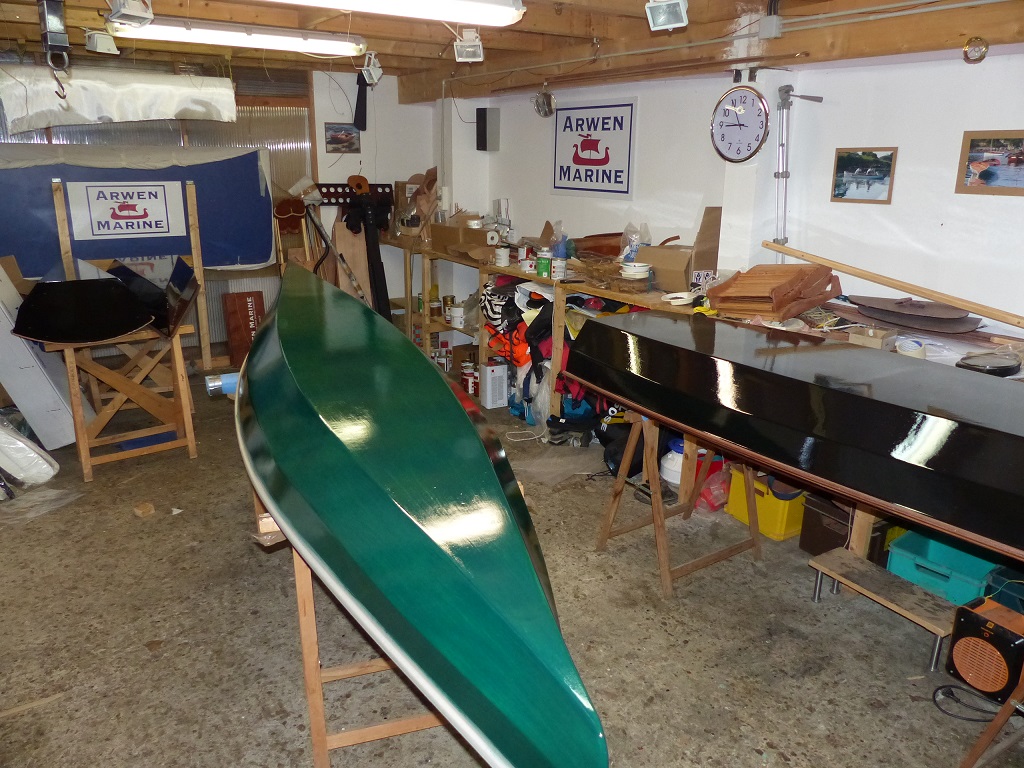 Apr&egrave;s les trois couches d'usage, et tandis que la peinture durcit, j'enchaine avec la peinture du Mill Creek 13 que j'avais construit en septembre-octobre de l'ann&eacute;e derni&egrave;re. J'ai choisi le vert "brume de jade". 