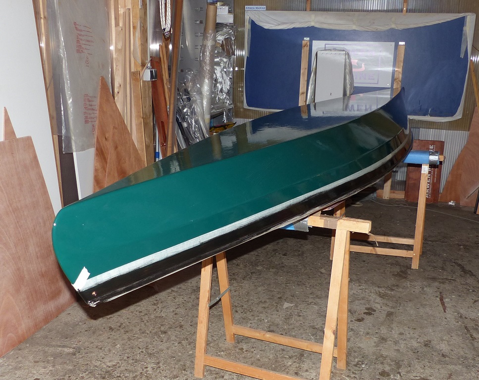 J'ai aussi masqu&eacute; et fait la premi&egrave;re couche de noir sur la bande qui se trouvait sous le liston de mon Mill Creek 13. 