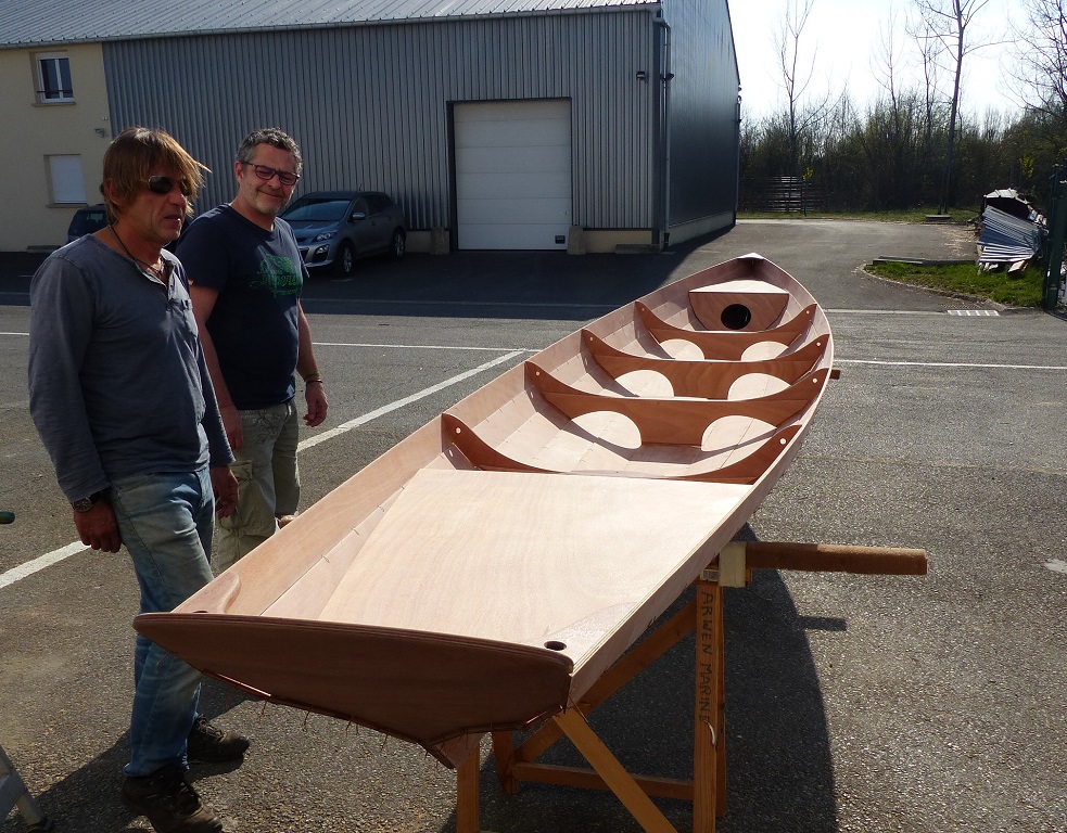 En fin d'apr&egrave;s-midi, on ressort pour un essayage des dessus des caissons &eacute;tanches avant de passer au collage.