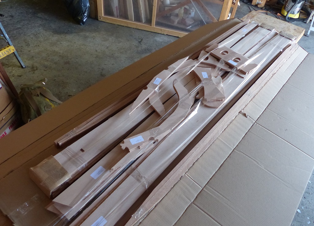 En parall&egrave;le des activit&eacute;s de la seconde journ&eacute;e de la construction accompagn&eacute;e du Wherry Tandem, je commence &agrave; pr&eacute;parer un kit de Yole de Chester qui doit faire l'objet d'une autre construction accompagn&eacute;e la semaine prochaine avec Jean-Pierre. 