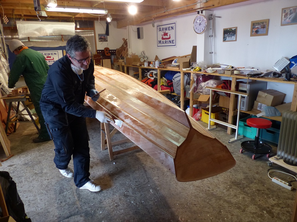 C'est aussi le moment de boucher tous les trous des sutures ! 