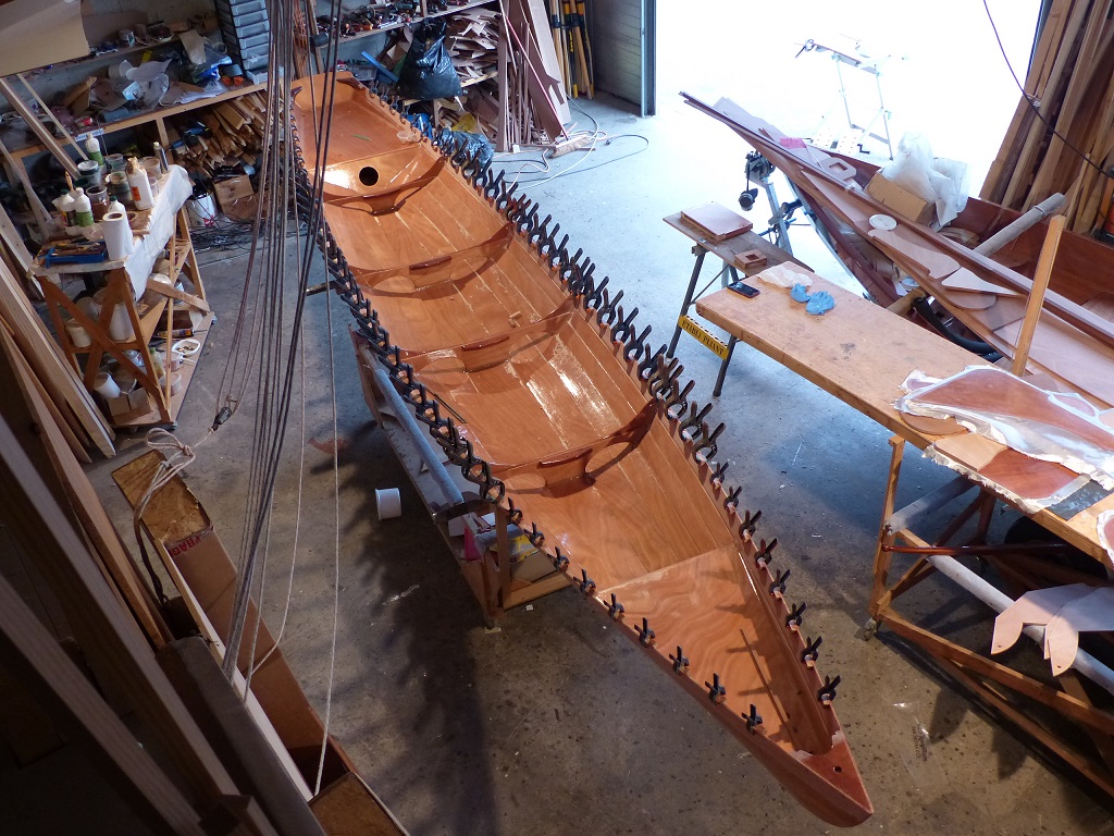 Cette vue a&eacute;rienne permet de constater qu'&agrave; ma propre surprise, je suis &agrave; la t&ecirc;te d'une collection de 80 pinces assorties. 