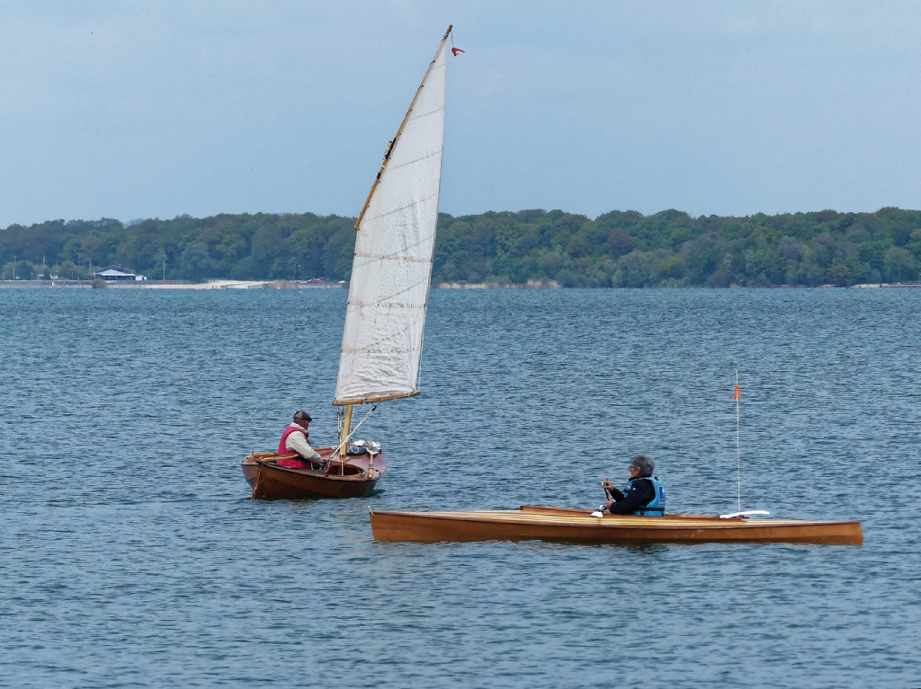 G&eacute;rard &agrave; lanc&eacute; "La Marie Pupuce II" et Pierre teste son Mill Creek 16.5 Hybride en solo, en ayant positionn&eacute; l'un des deux si&egrave;ges en position m&eacute;diane. 